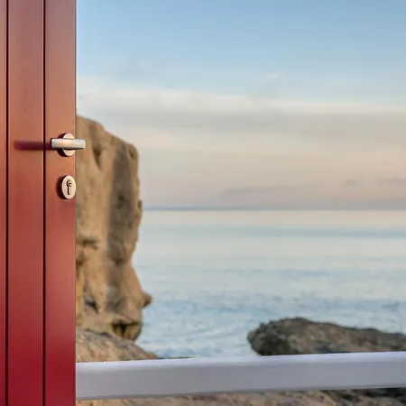 Peter's Sea And Sαnd Nyaraló