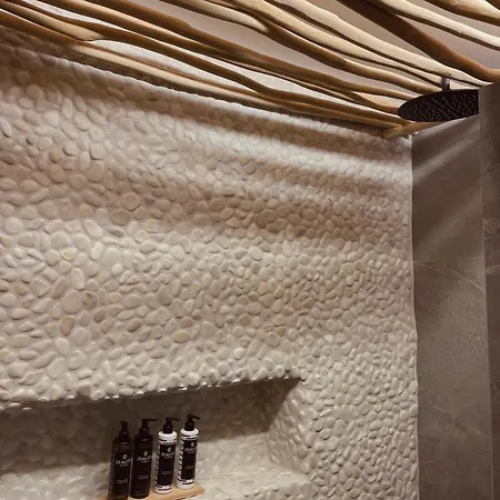 Peter's Sea And Sαnd Nyaraló Adámasz